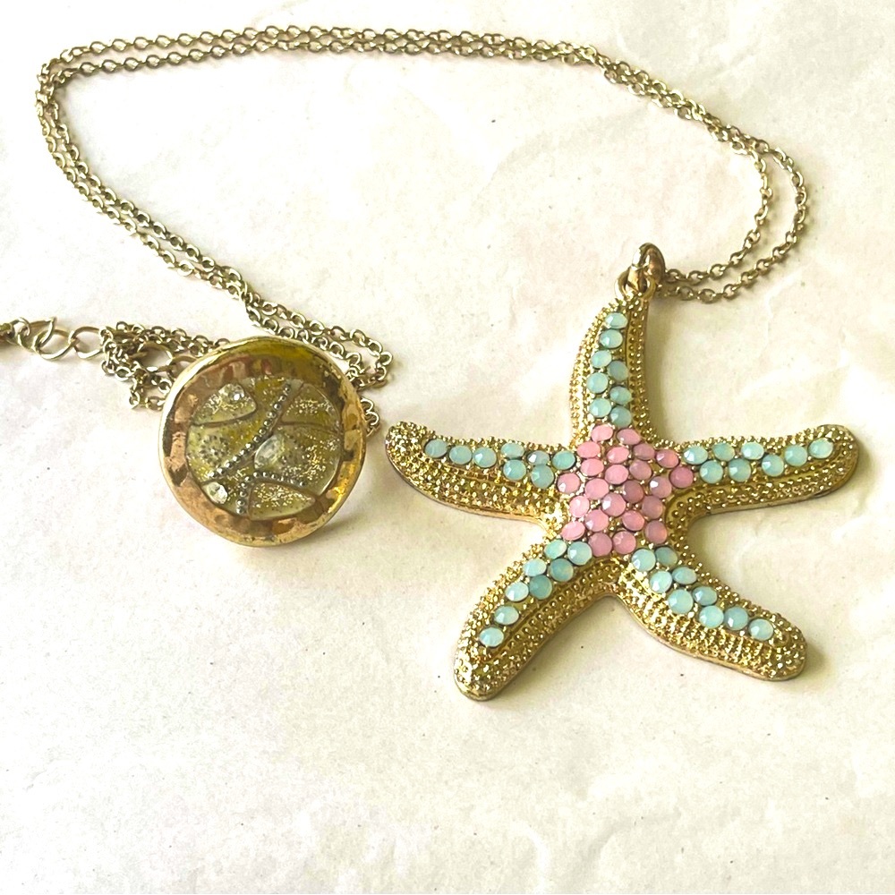 3/$20 SALE 🛒 Beachy bundle: Gold Starfish Pendant Necklace + gold swirl ring